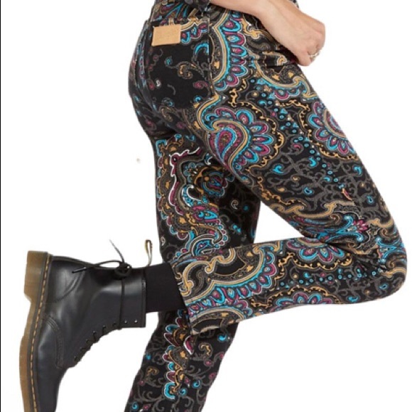 NWT Wrangler Retro Slim Paisley Jean Size 26/32